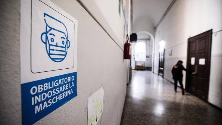 İtalya’da 17 yaşındaki genç aşı olmasına izin vermeyen ailesine dava açmaya hazırlanıyor